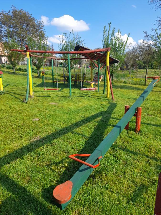 Готель Kucerak Kod Bobe Врднік Екстер'єр фото